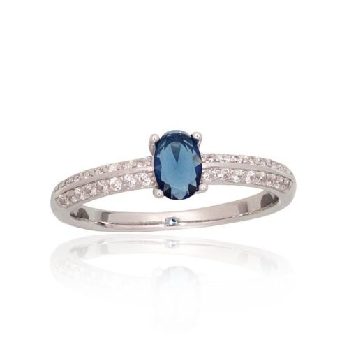 Silver ring with Zirkons
